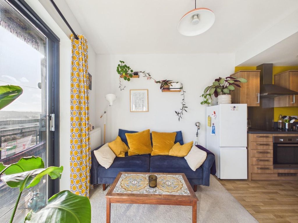 Property photo 2 of 27 Cam01530G0-Pr0402-Still007.Jpg