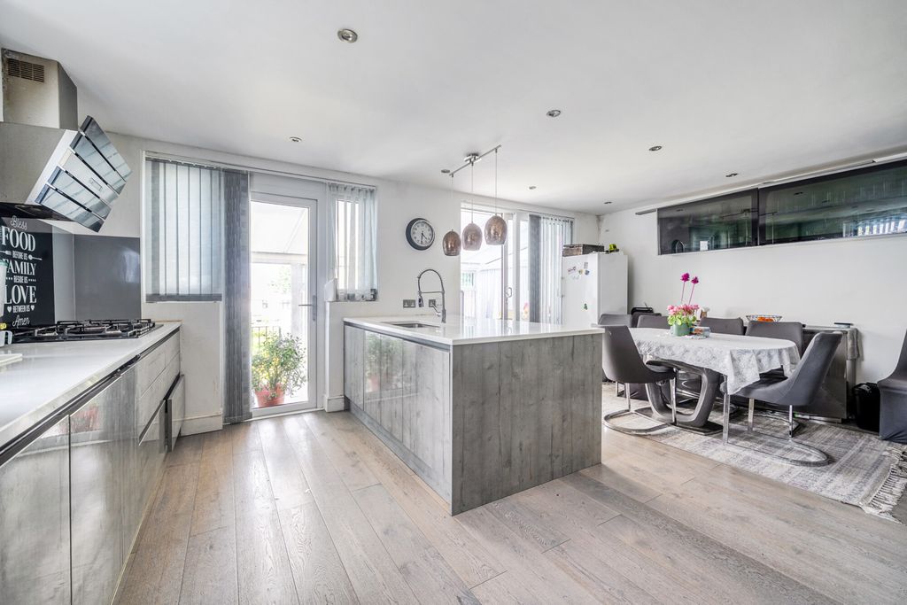Property photo 2 of 20 1467051-13-6A1878...