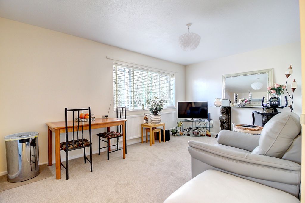 Property photo 2 of 12 Lounge