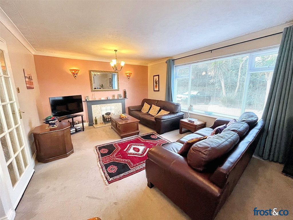 Property photo 3 of 20 Lounge