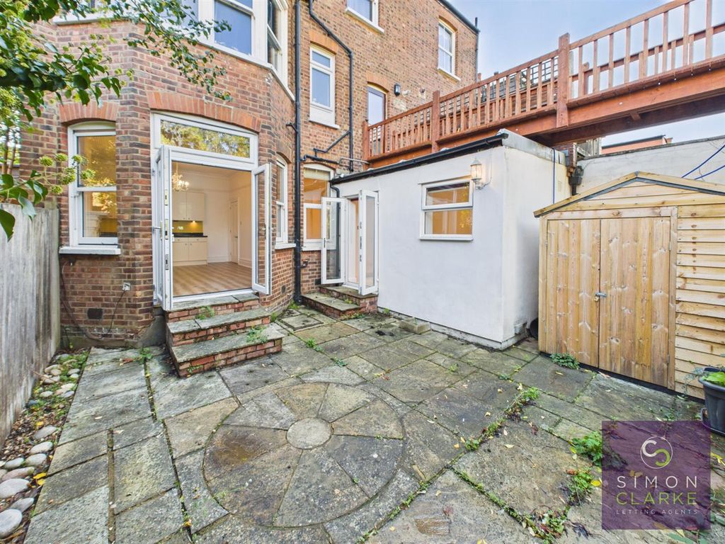 Property photo 3 of 13 Cam05425G0-Pr0191-Still026.Jpg