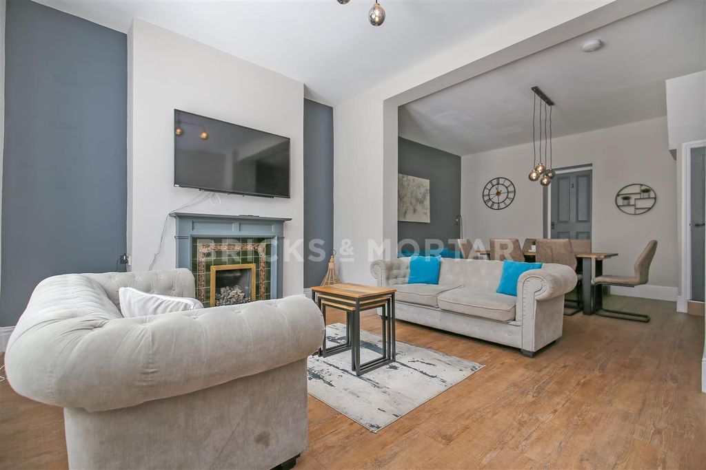 Property photo 1 of 17 W0Fs2Whn1Uwmxdtusd7K5W.Jpg