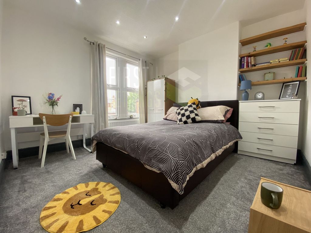 Property photo 1 of 13 Photo 11