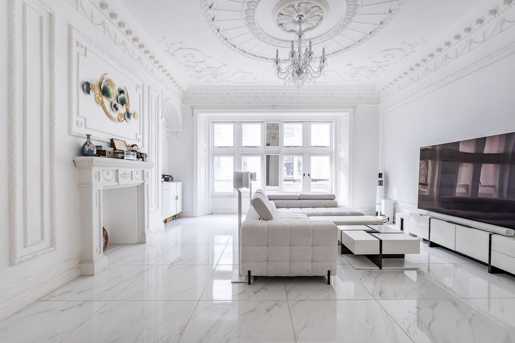 Property photo 2 of 18 Whitehall-Court-02