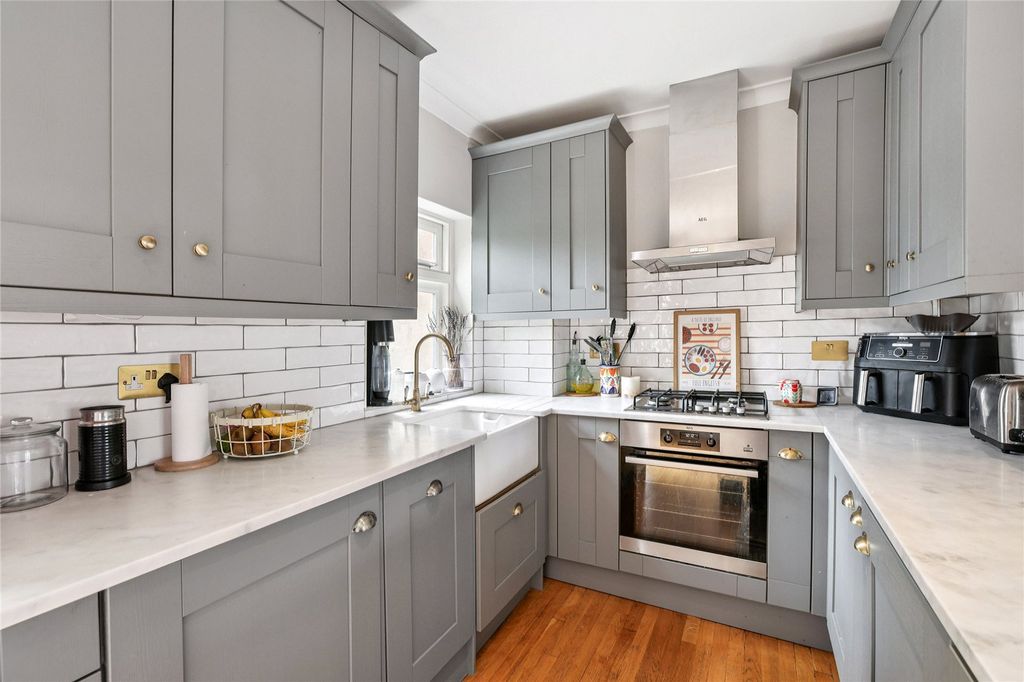 Property photo 3 of 9 Kitchen
