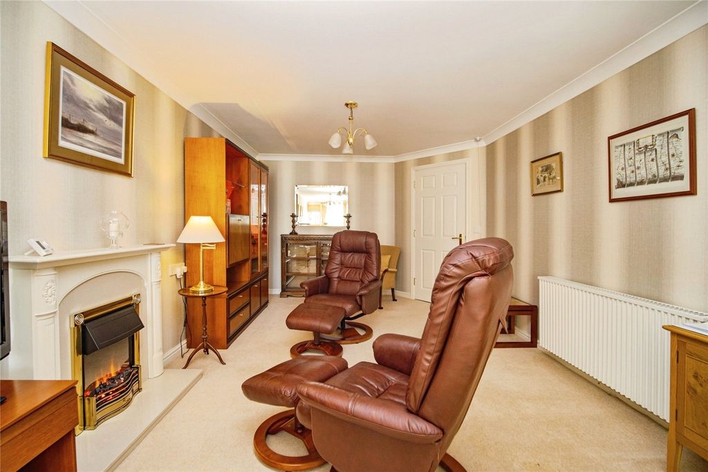 Property photo 3 of 12 Lounge