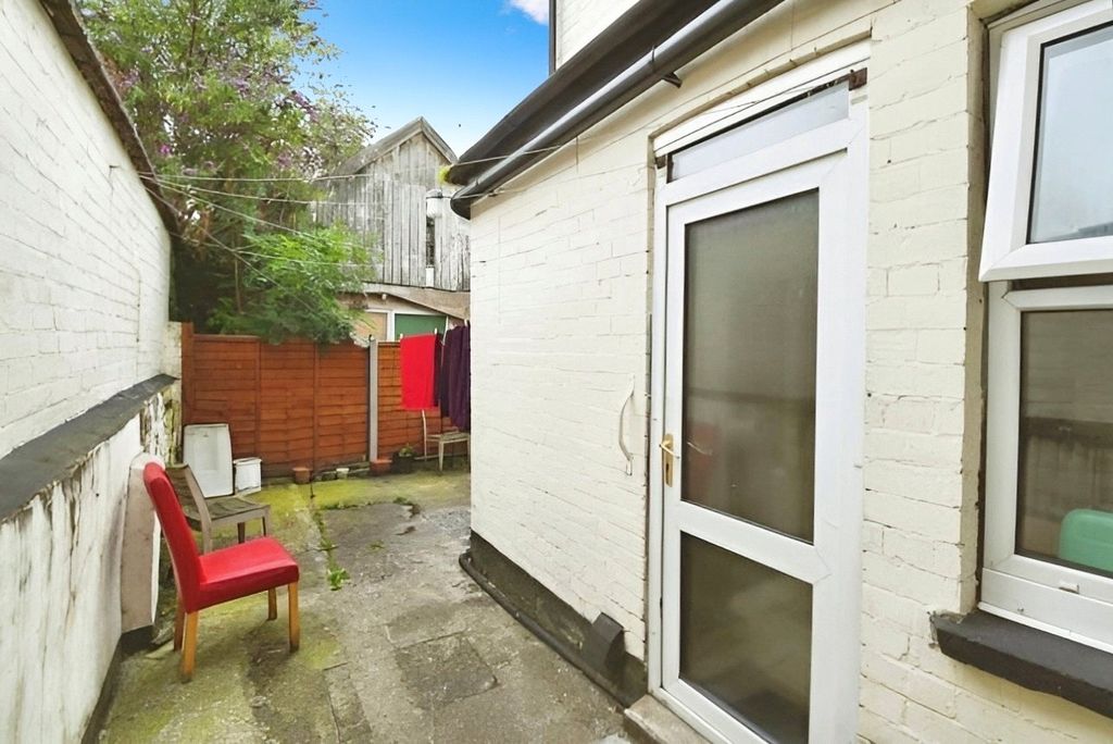 Property photo 2 of 11 Outside