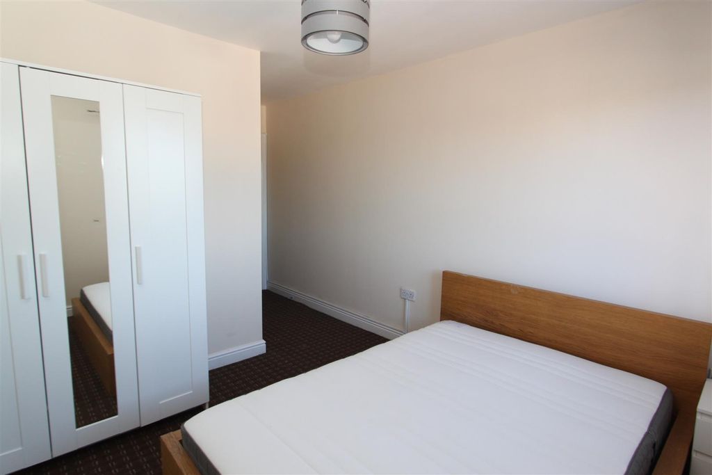 Property photo 3 of 7 Bright Bedroom With Ample Storage And Double Bed...