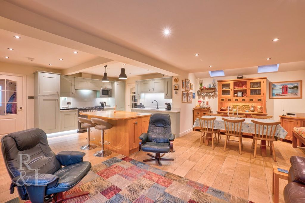 Property photo 3 of 32 34 Cambrian Way (19).Jpg