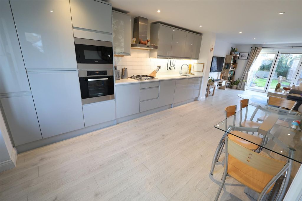 Property photo 2 of 21 Bl Kitchen.Jpg