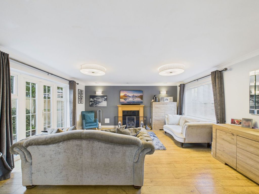 Property photo 2 of 31