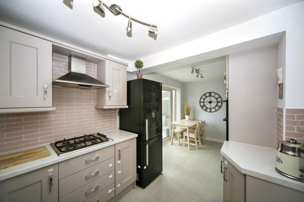 Property photo 3 of 24