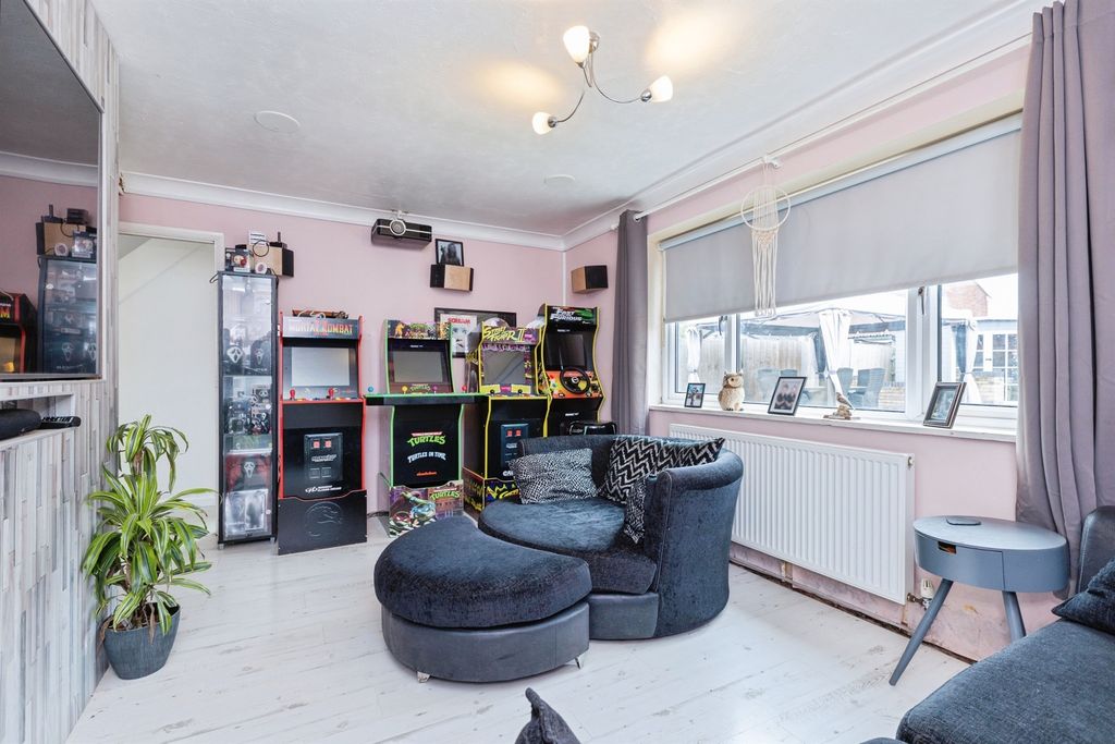 Property photo 3 of 14