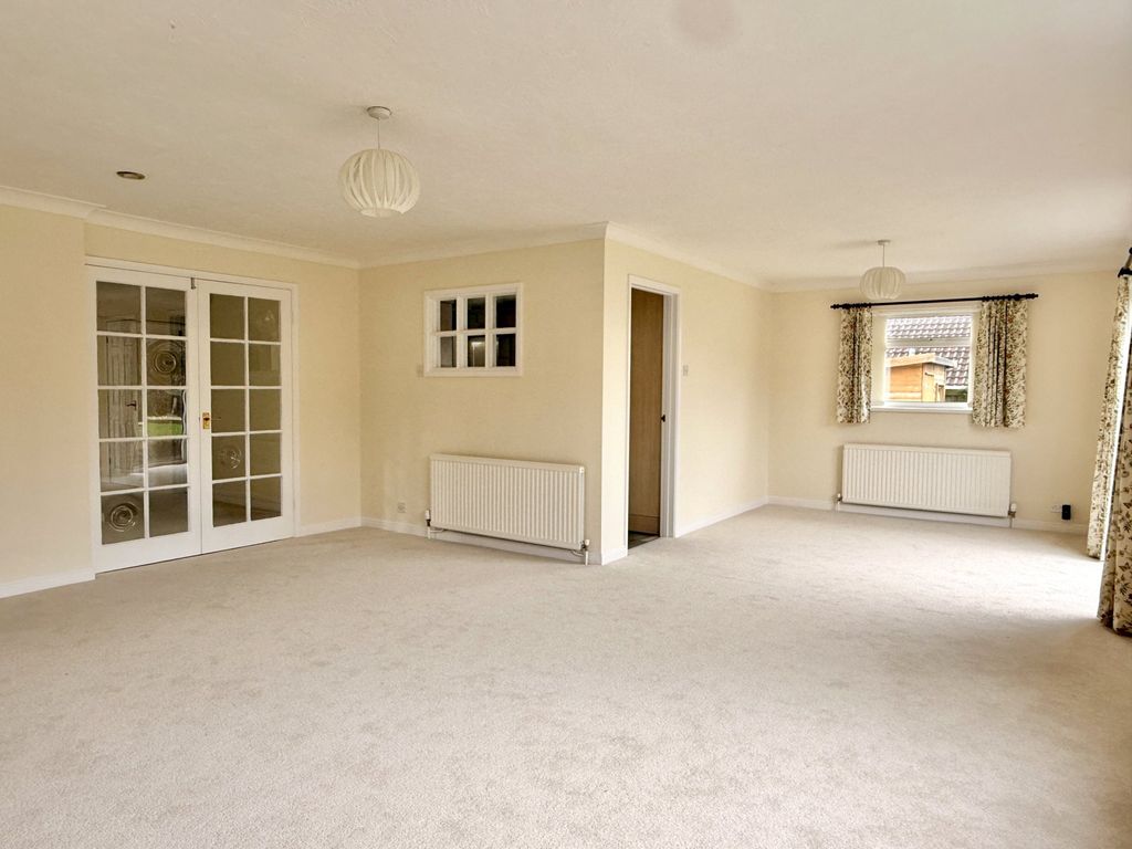 Property photo 3 of 15 Living Room