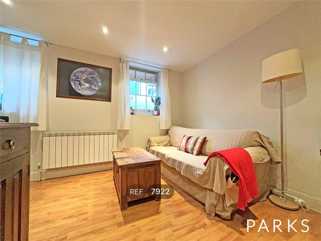 Property photo 3 of 9 Kitchen/Living Room