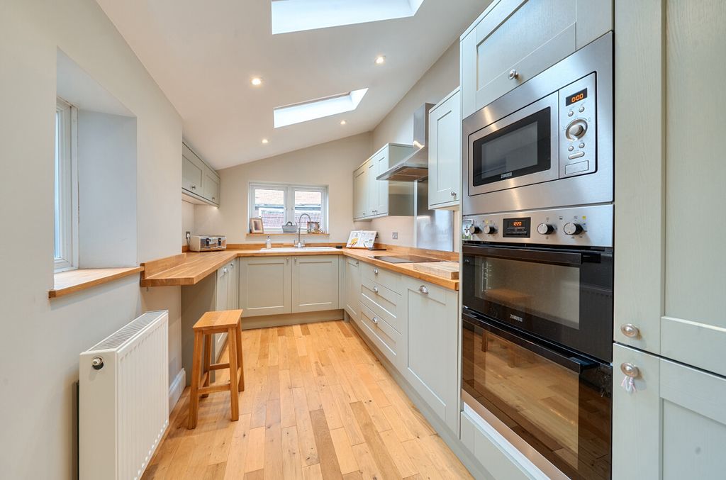 Property photo 3 of 19 1387846-12-693c12...