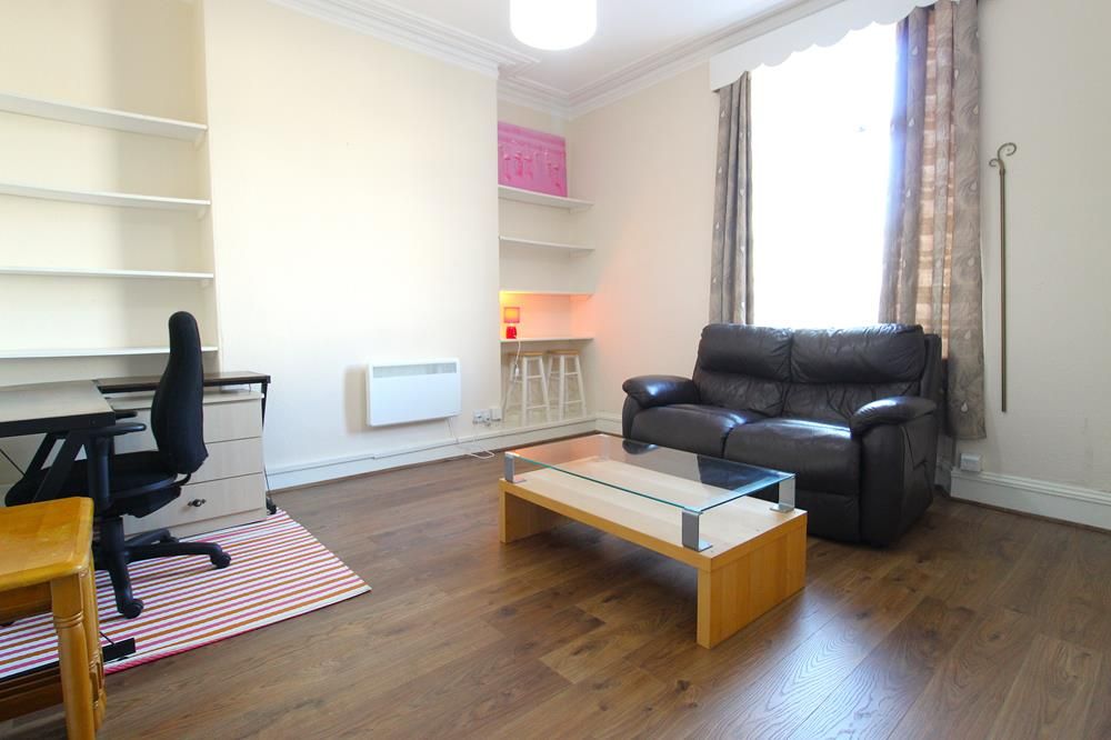 Property photo 1 of 6 Lounge