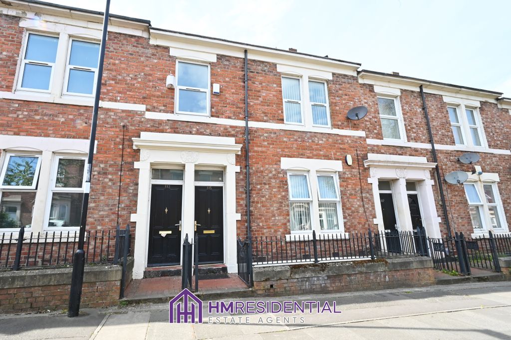 Property photo 1 of 6 3 Bedroom Flat For Rent On Dilston Road, Arthurs Hill, Newcastle Upon Tyne, Ne4 5Ab Available From 01/06/2026 Â£995.00