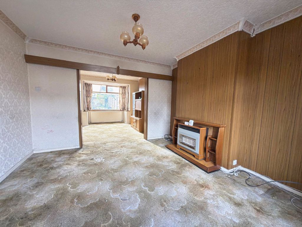 Property photo 3 of 11 Lounge