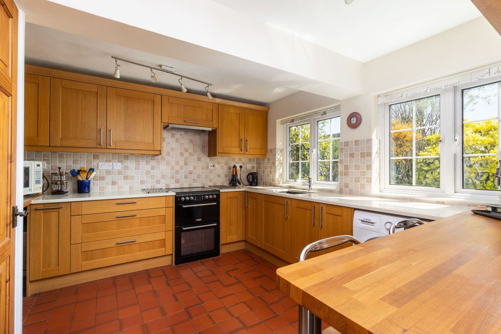 Property photo 2 of 12
