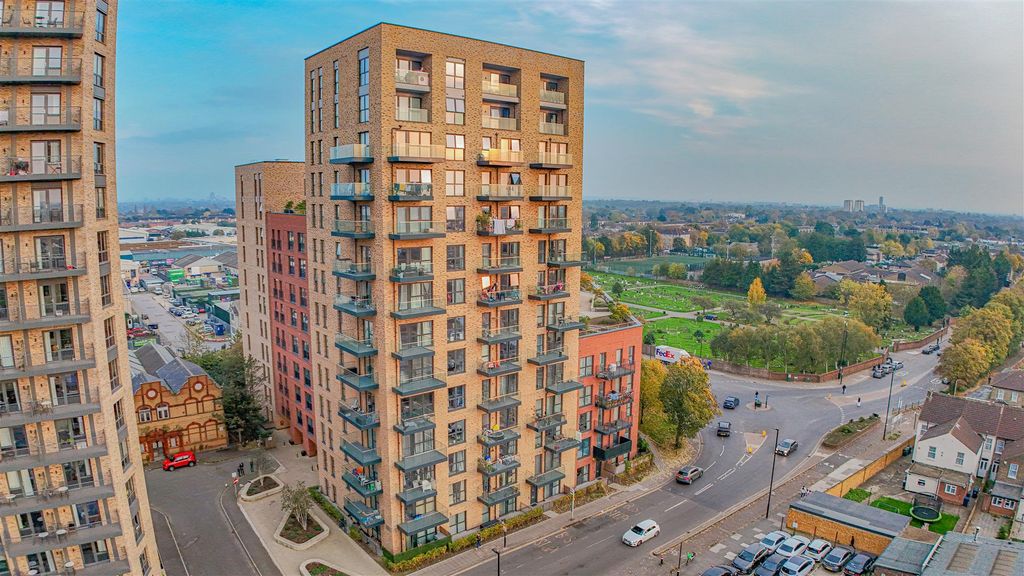 Property photo 1 of 27 Dji_20241104154554_0261_D.Jpg