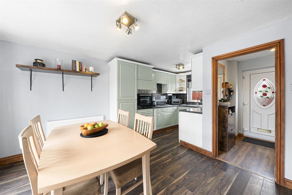 Property photo 3 of 18 Dining Kitchen