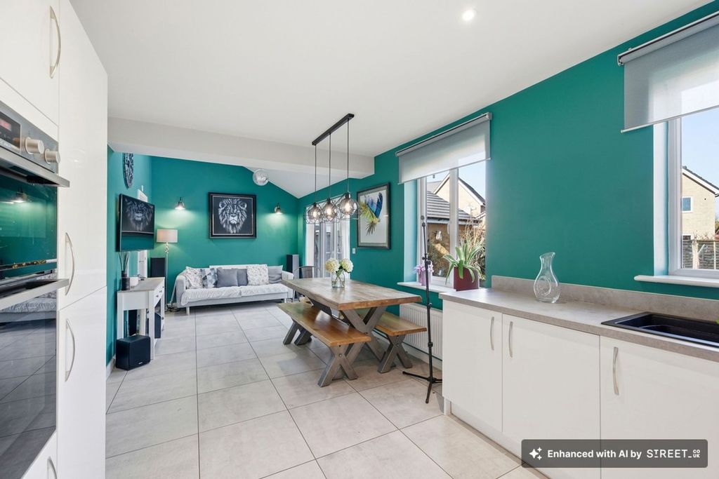 Property photo 3 of 21