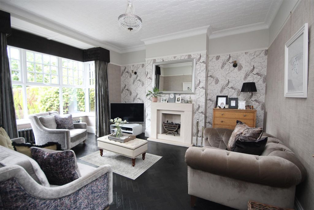 Property photo 2 of 25 Living Room