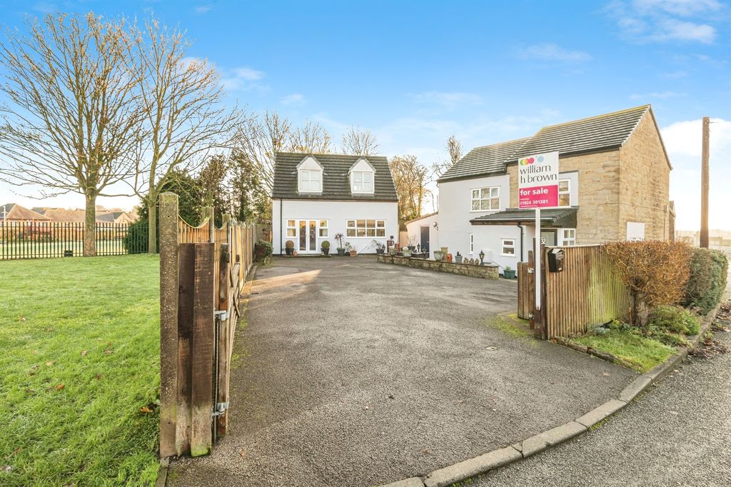 Property photo 2 of 24