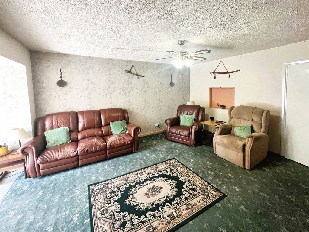 Property photo 2 of 15 Lounge No. 02