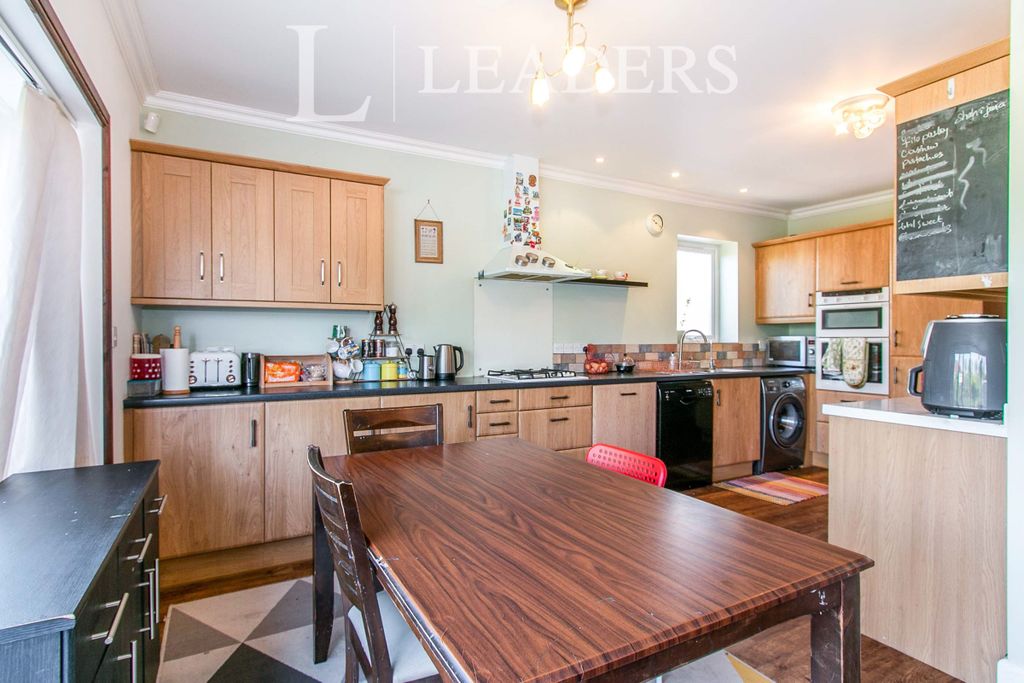 Property photo 3 of 10 Dining Area