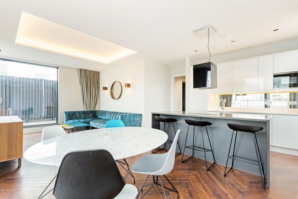 Property photo 3 of 16 5