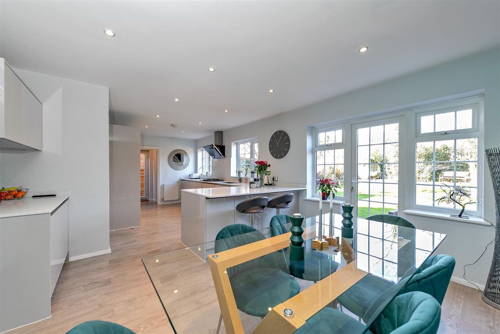 Property photo 2 of 27 15Blackthornclose-23.Jpg