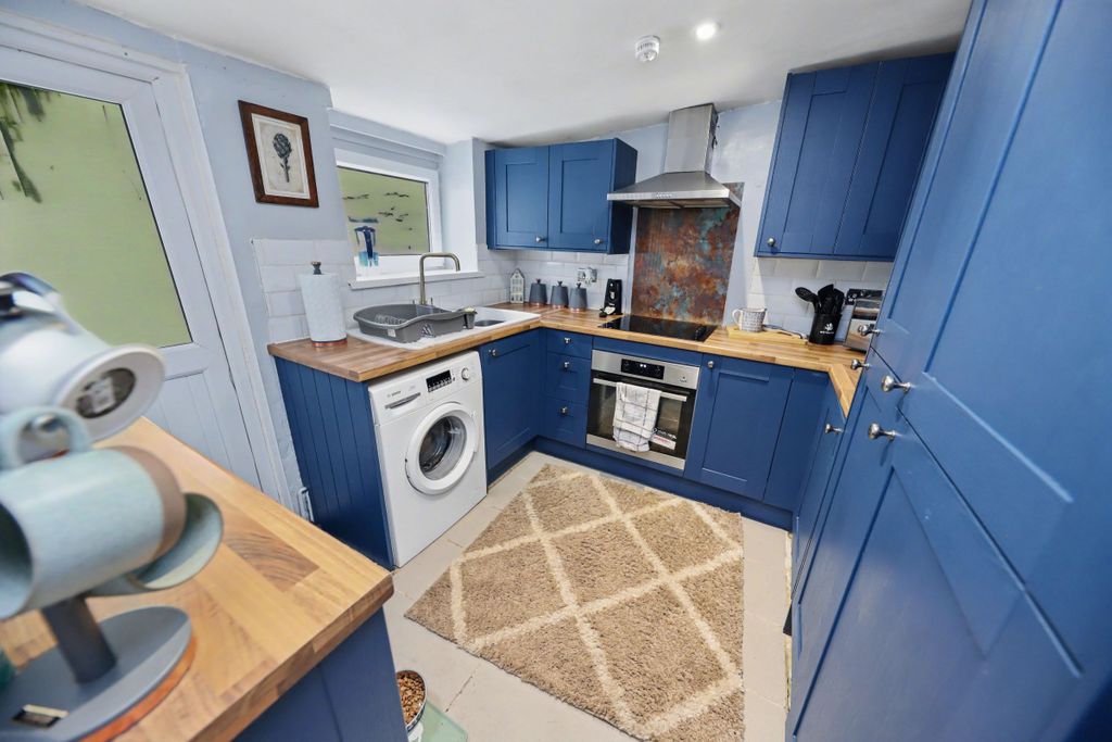 Property photo 3 of 11
