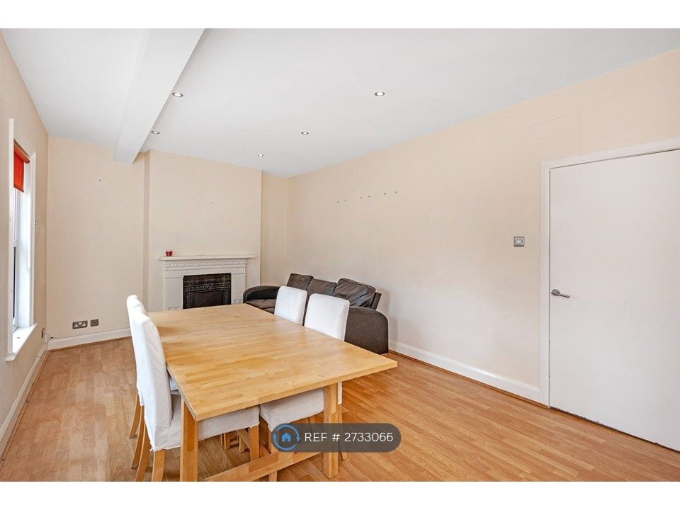 Property photo 3 of 29 Lounge