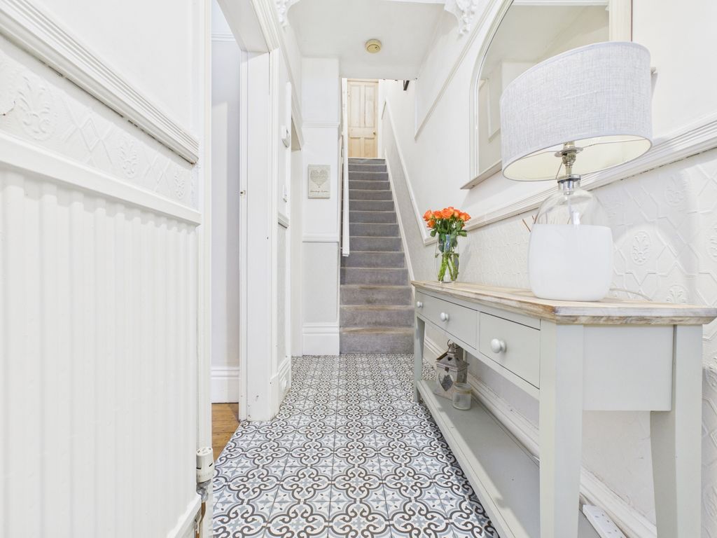 Property photo 2 of 20 Cam03729G0-Pr0241-Still012