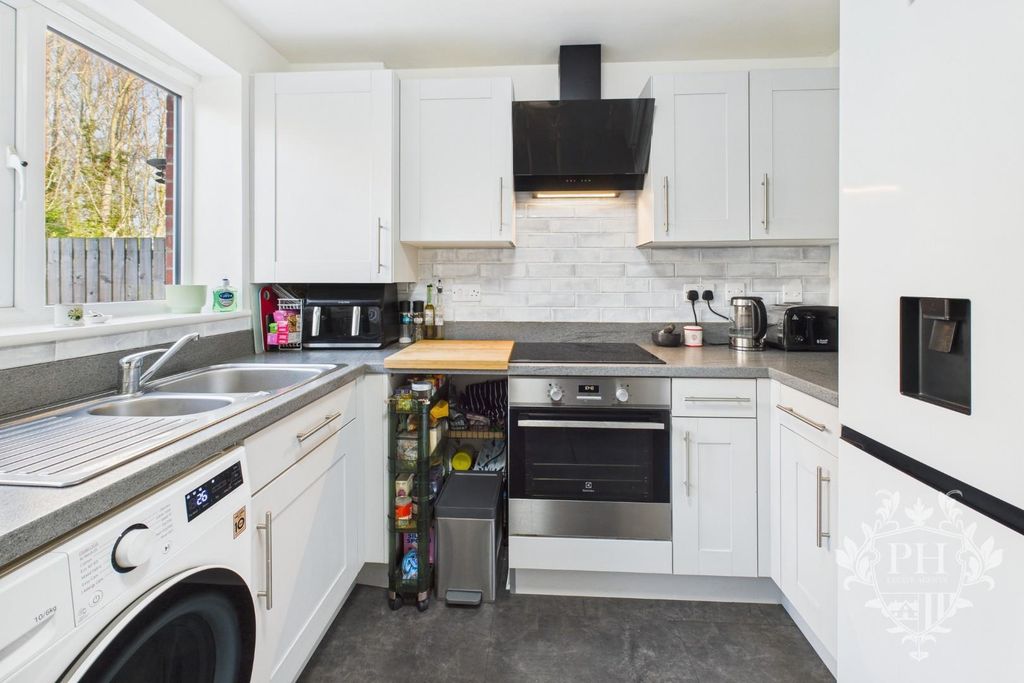 Property photo 2 of 12 Cam02002G0-Pr0238-Still003.Jpg