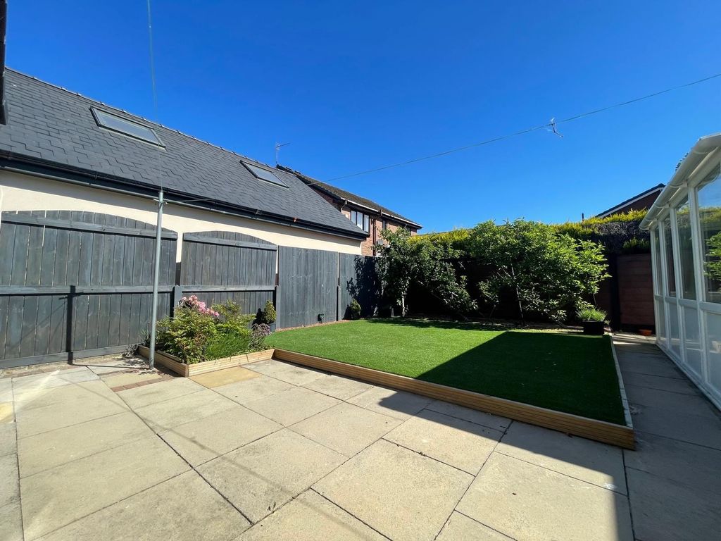 Property photo 2 of 11