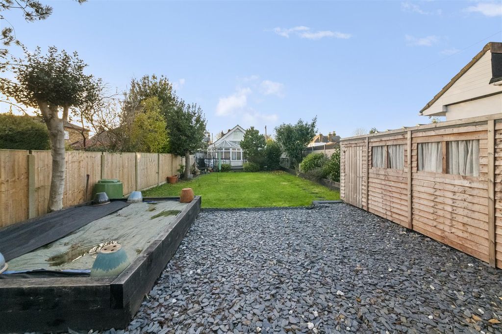 Property photo 2 of 22