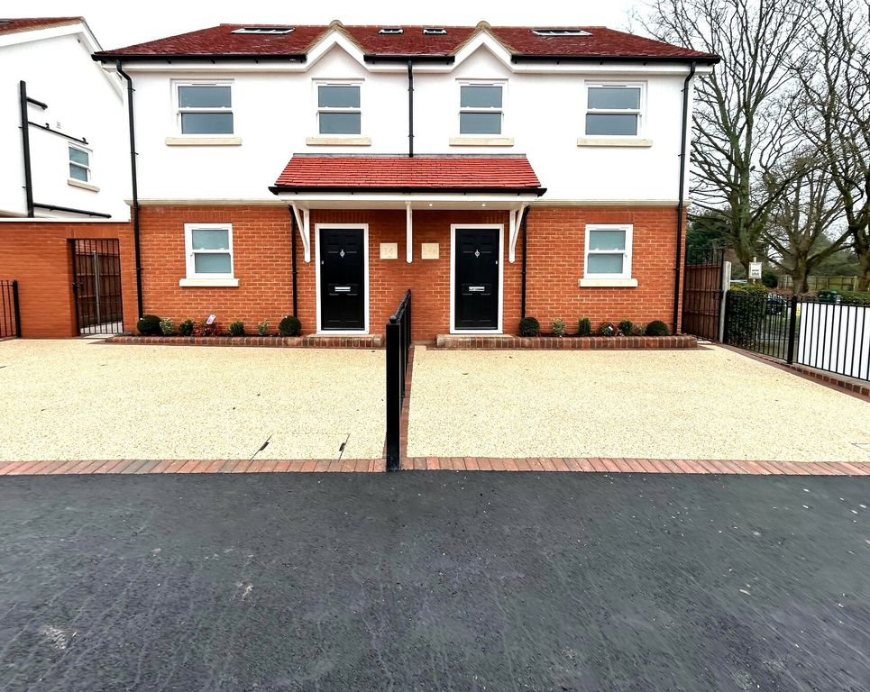 Property photo 2 of 33