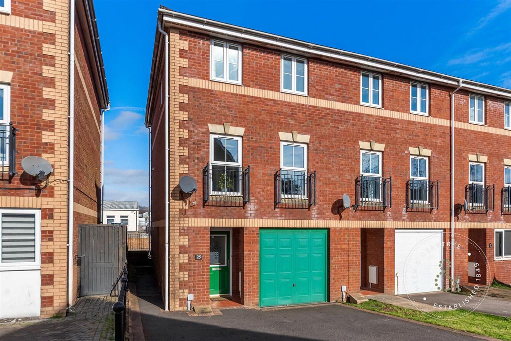 Property photo 1 of 32 Heol Dewi Sant, Heath (11).Jpg