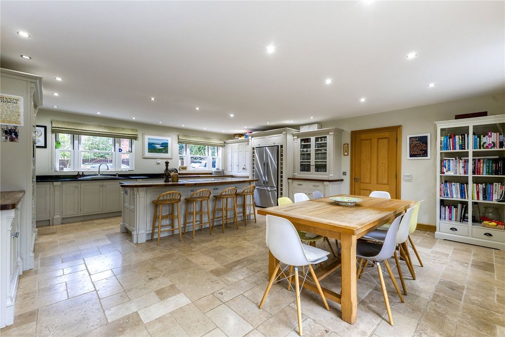 Property photo 3 of 25 Kitchen/Diner