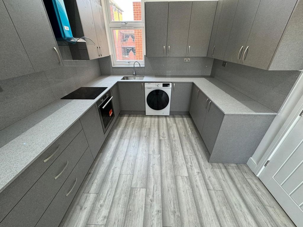 Property photo 1 of 10 Kitchen