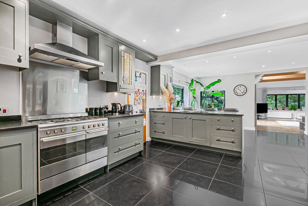 Additional image 6 of 5 bed detached house for saleKentish Lane, Brookmans Park, Hatfield AL9