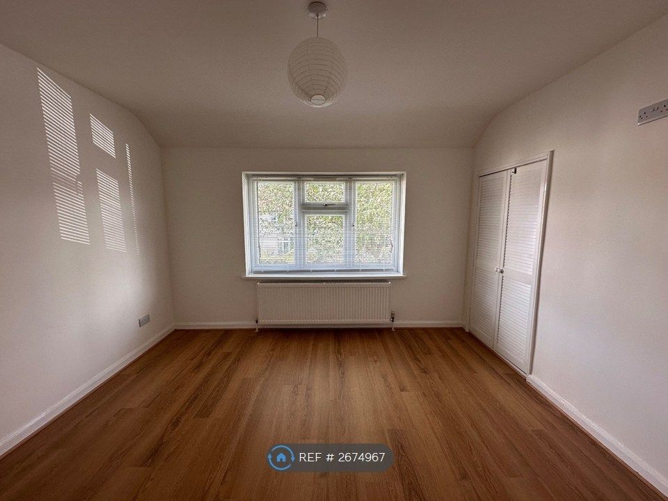 Property photo 3 of 7 Bedroom 1