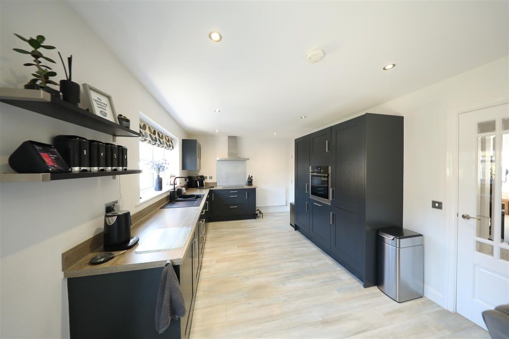 Property photo 2 of 21 Kitchen