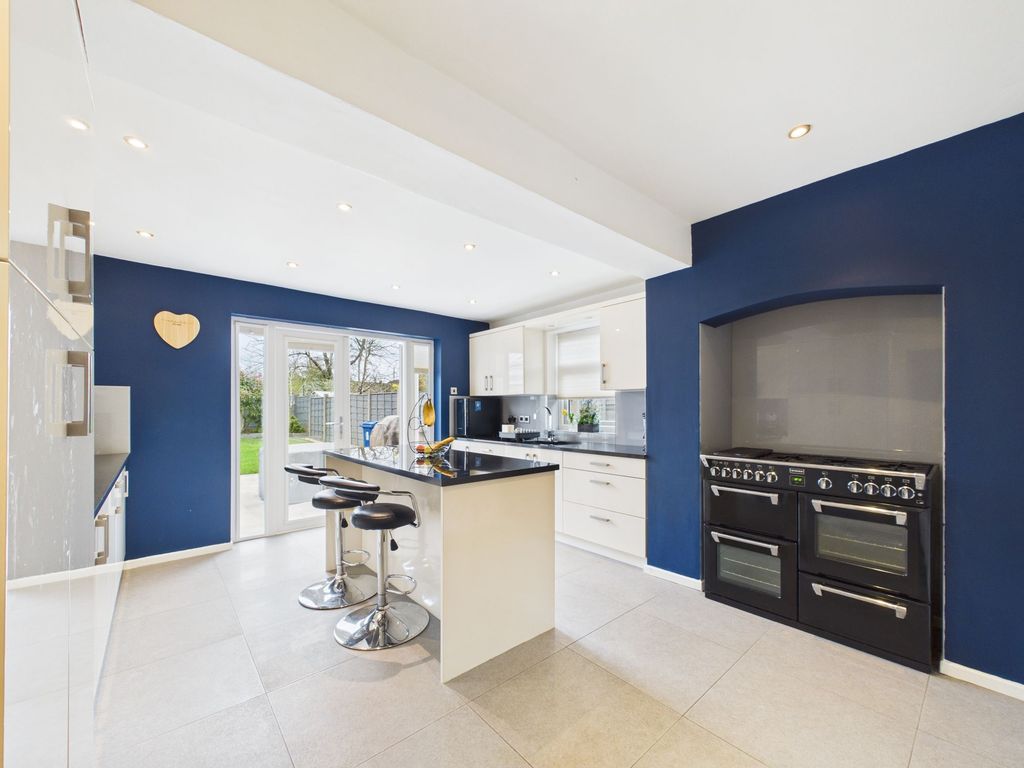 Property photo 3 of 32