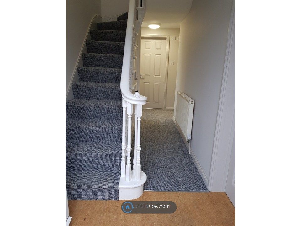 Property photo 3 of 7 Hallway