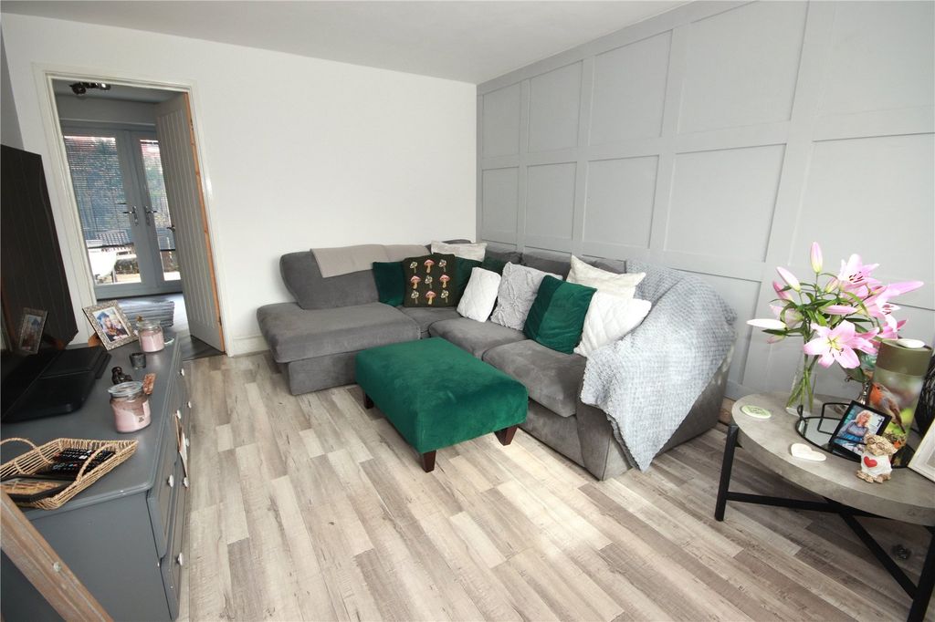 Property photo 3 of 16 Picture No. 10