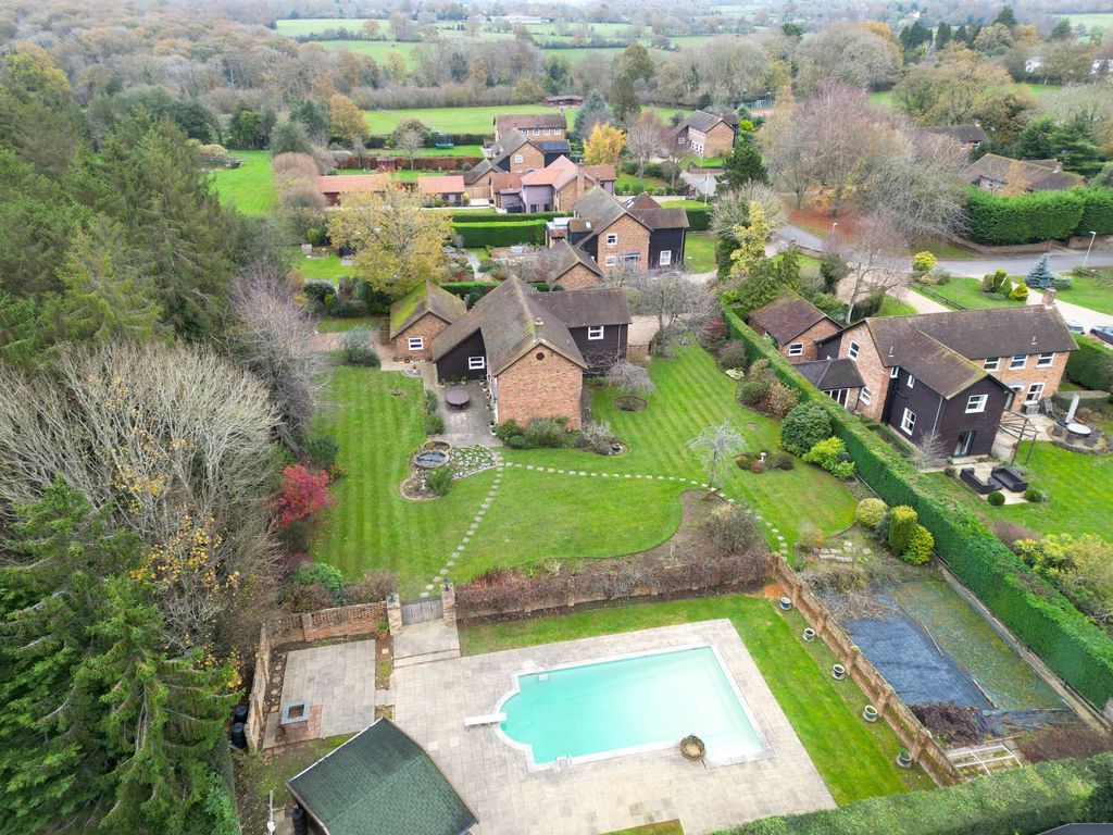 Property photo 2 of 39